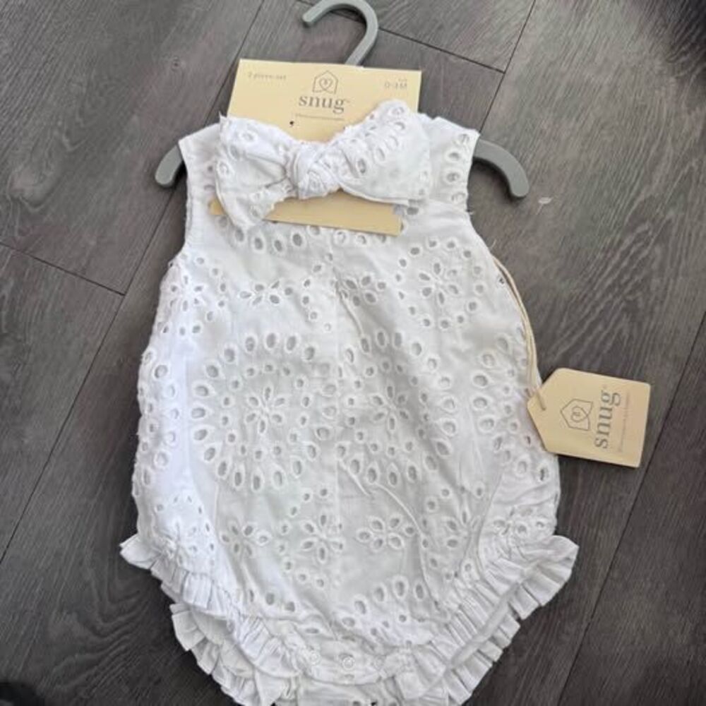 New- White Eyelet Romper 0-3 Months